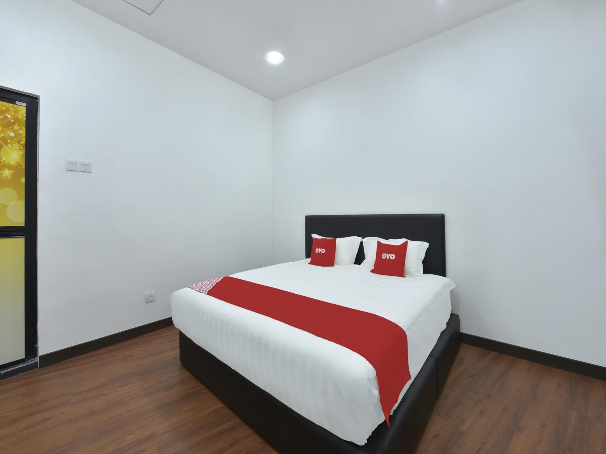 Oyo 90869 Hotel Madeena Inn Sepang Exterior photo