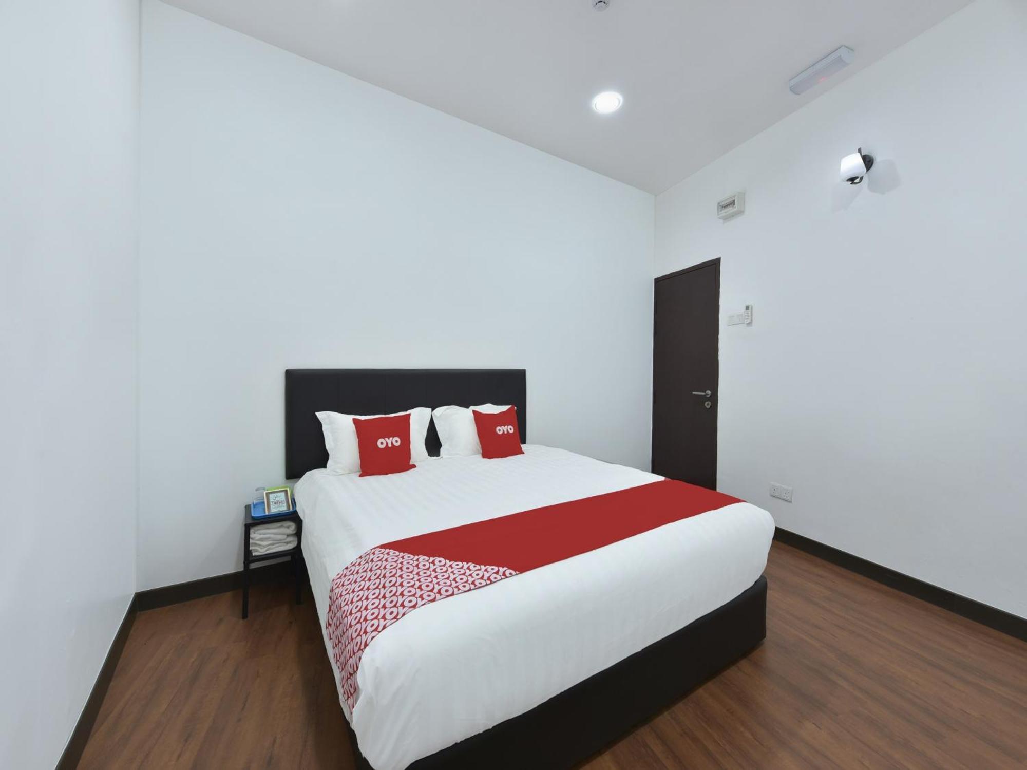 Oyo 90869 Hotel Madeena Inn Sepang Exterior photo