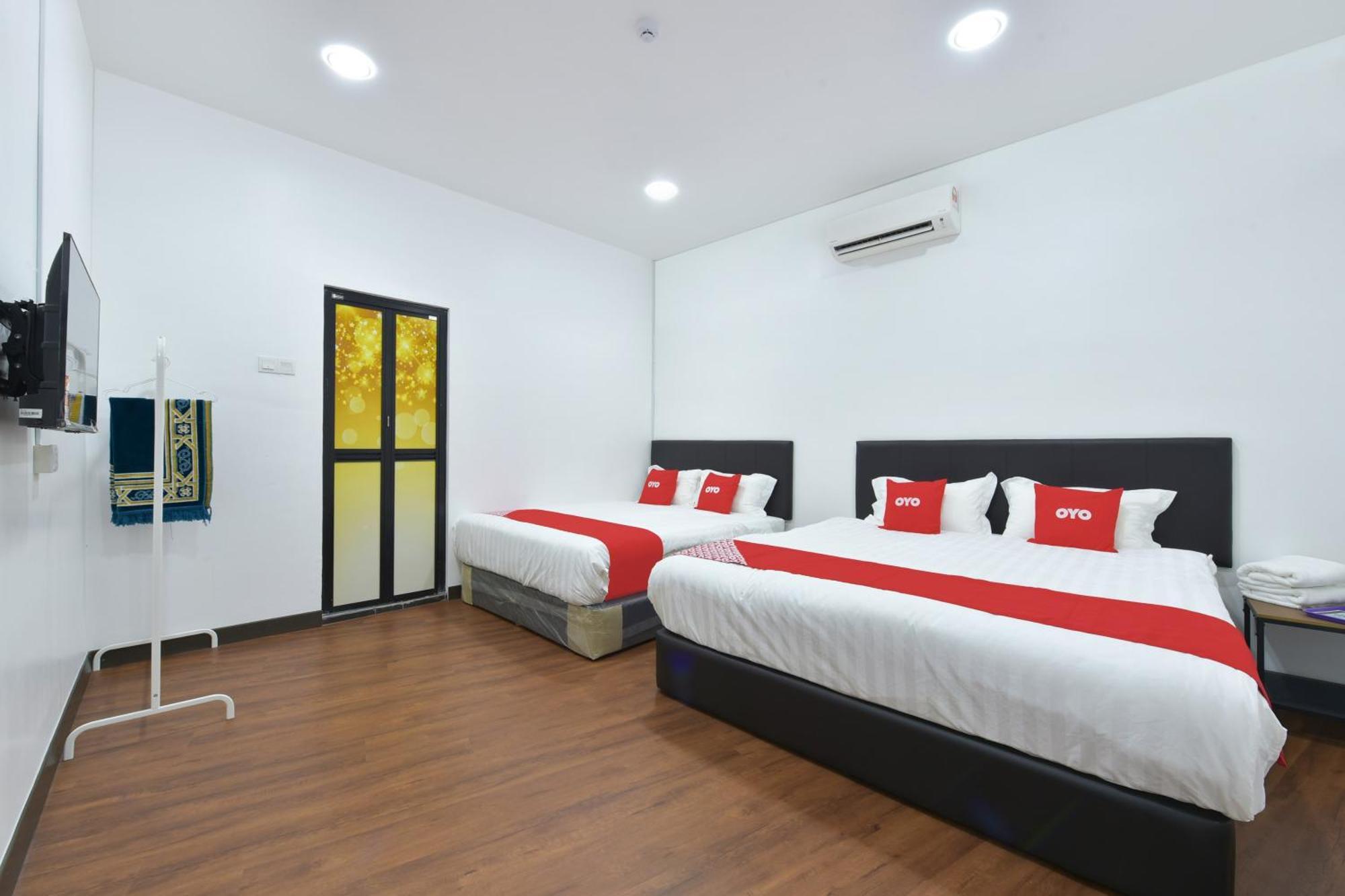 Oyo 90869 Hotel Madeena Inn Sepang Exterior photo